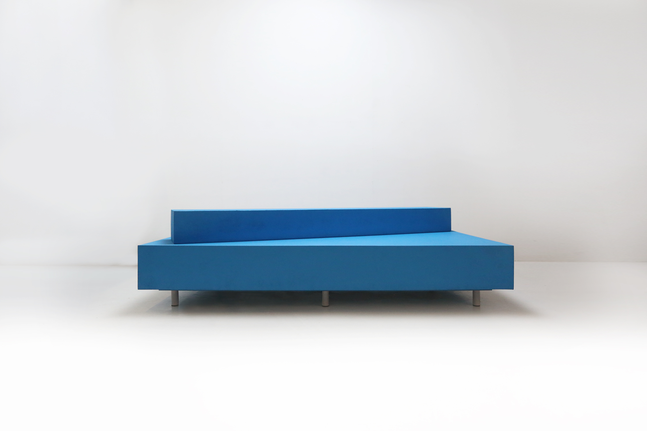 Maarten Van Severen Blue bench BB97thumbnail